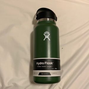 BRAND NEW 32OZ OLIVE HYDROFLASK
